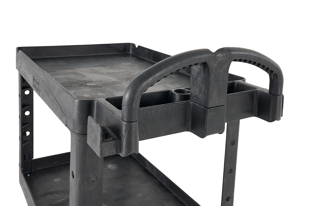 乐柏美商务用品下陷式层板重型多用途推车采用坚固的构造泡沫材料制造，不会凹陷、剥落或脱漆。圆角设计可保护家具、墙壁与门道。这款轻型推车配备12.7 cm不伤地板万向脚轮，移动顺畅灵活。符合人体工学的推动手柄提供最佳握持位置，下陷式层板可防止物品在移动过程中滚落。模制一体式收纳格、工具套筒、挂钩与凹槽设计提升推车的多功能性，最大承重可达227 kg。