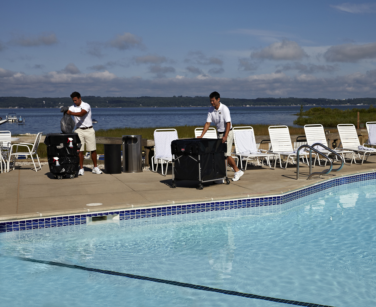 乐柏美商务用品1889864型8蒲式耳行政系列X型推车盖，黑色。