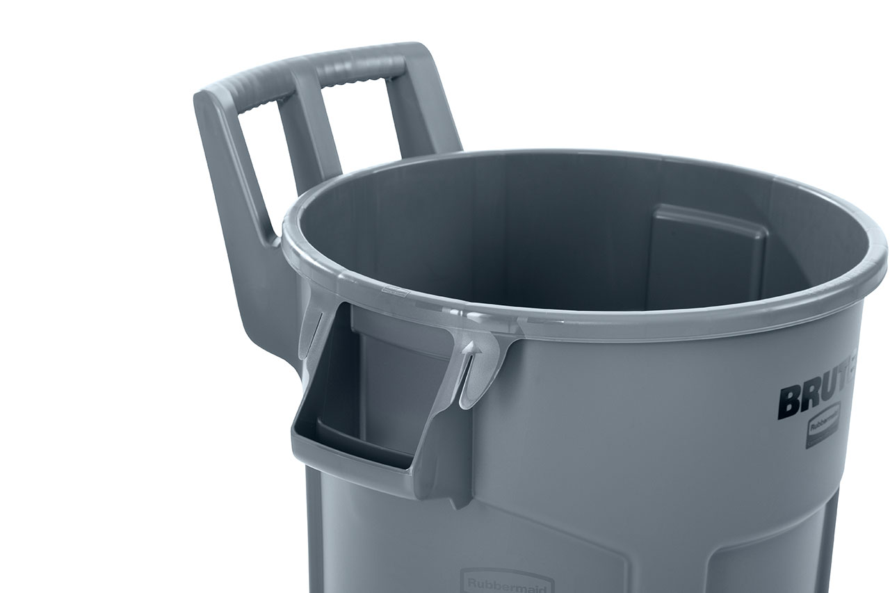 BRUTE便携式贮物桶让您在崎岖地面上推行重物时省力高达80%，显著提升作业效率，降低受伤风险。